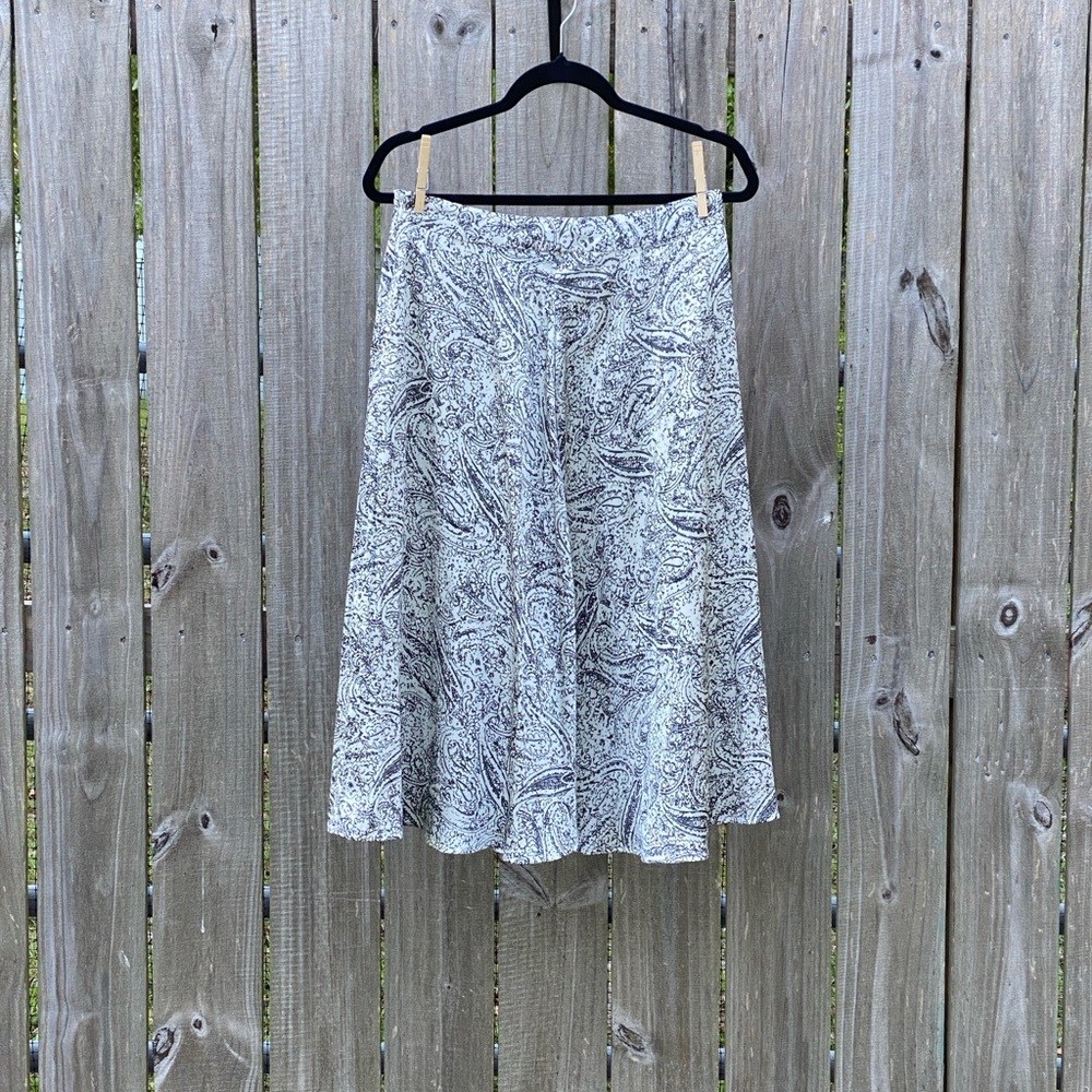 Elegant Black and White Patterned Skirt Worthington Size 4 Neutral